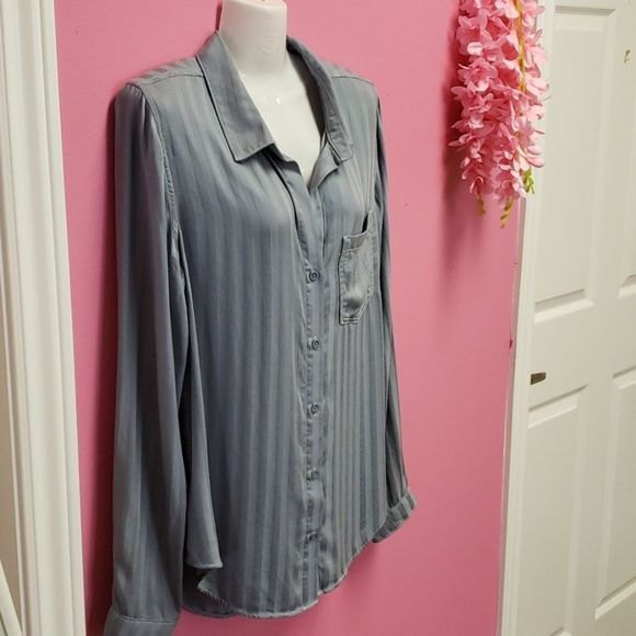 NWOT 💕💕Anthropologie Blue Shirt Blouse Top - Picture 2 of 12